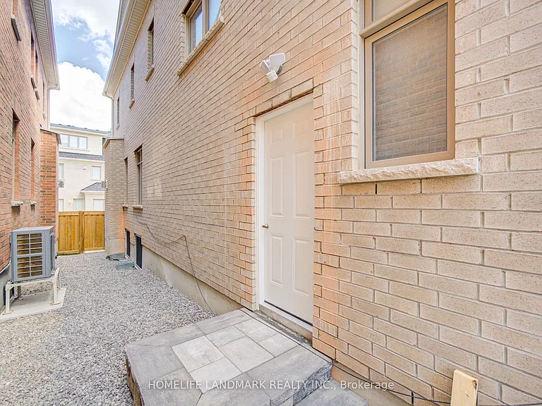 35 Red Giant St #BASEMENT — Photo 2