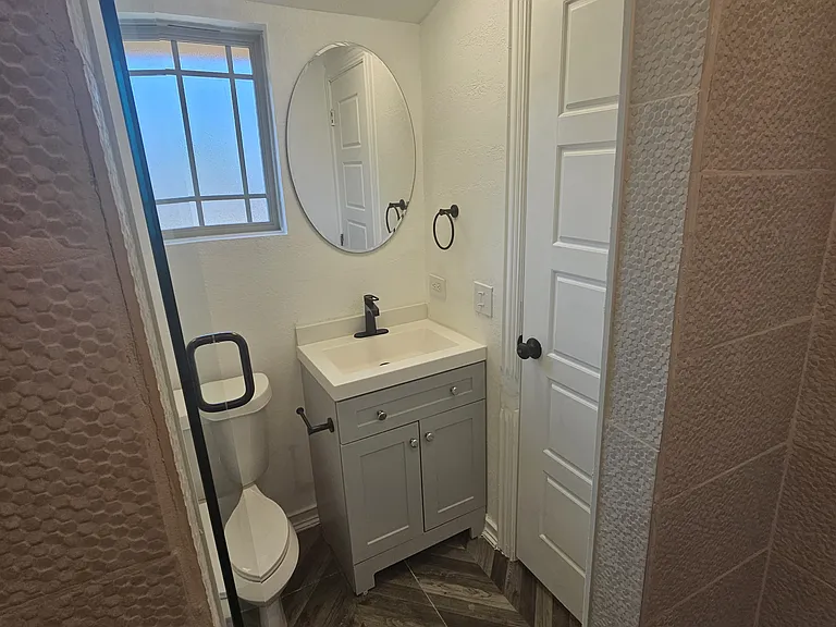 127 W 8th St #25 — Photo 10