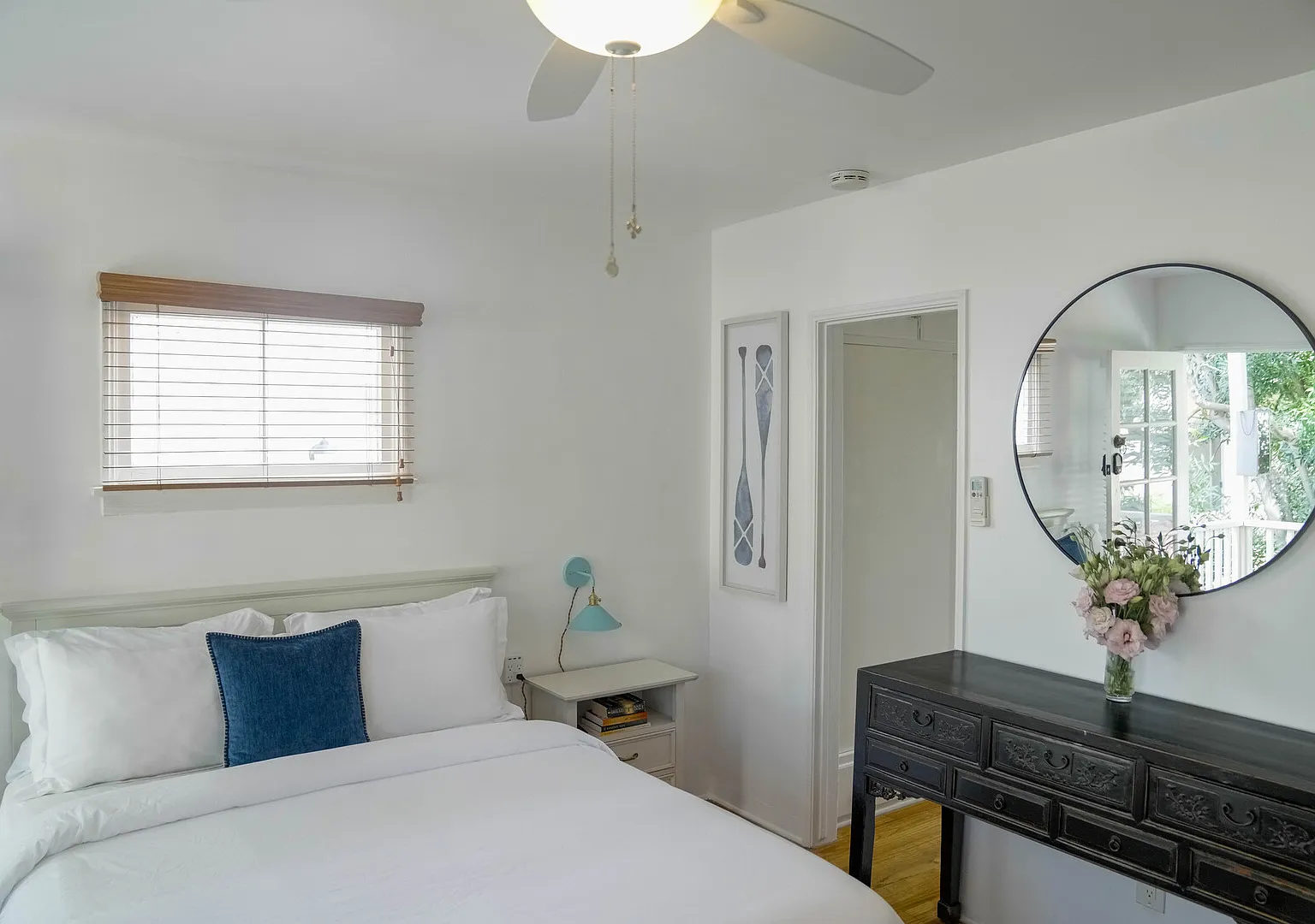 Bright Studio with Garden Access - Montana Ave — Photo 2