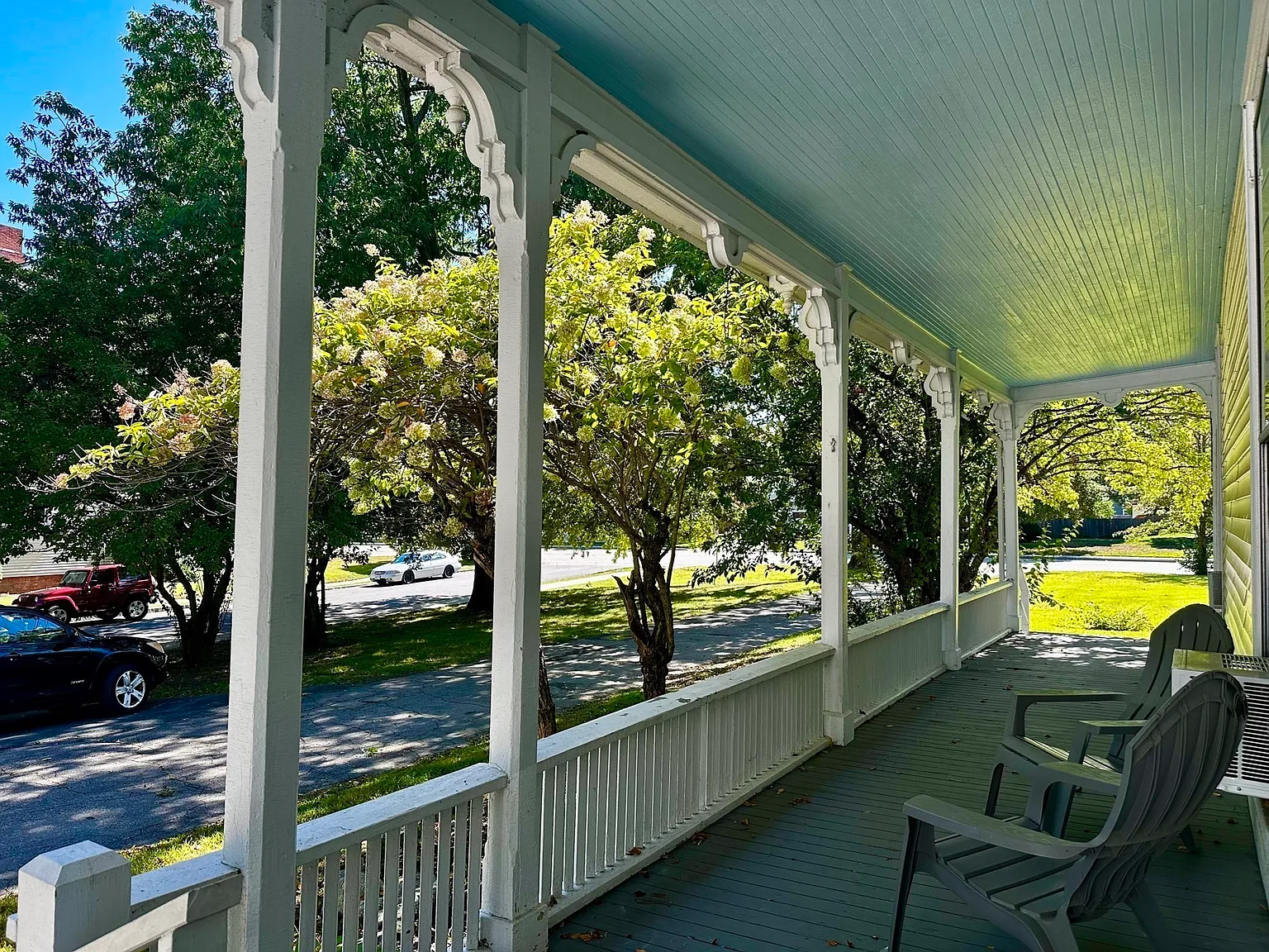 3 bed, 1.0 bath, 2524 sqft, $3,500 — Photo 3