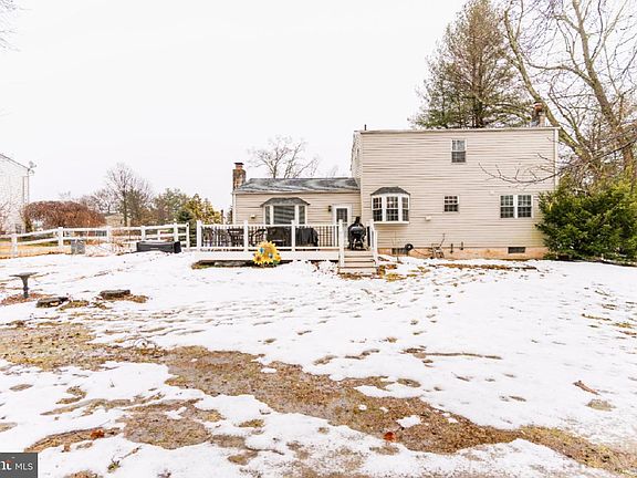 4th image of 2732 Valley Woods Rd