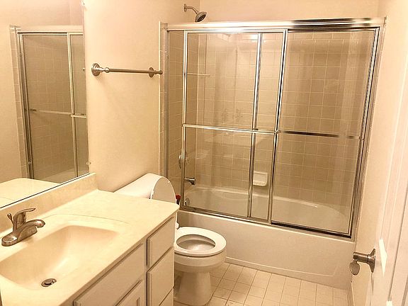 Main floor full bath