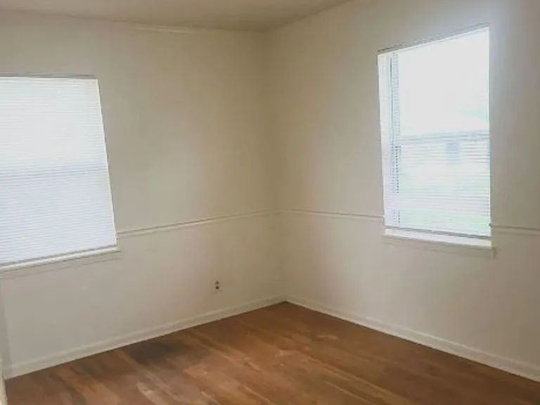 1306 Duval Dr — Photo 3