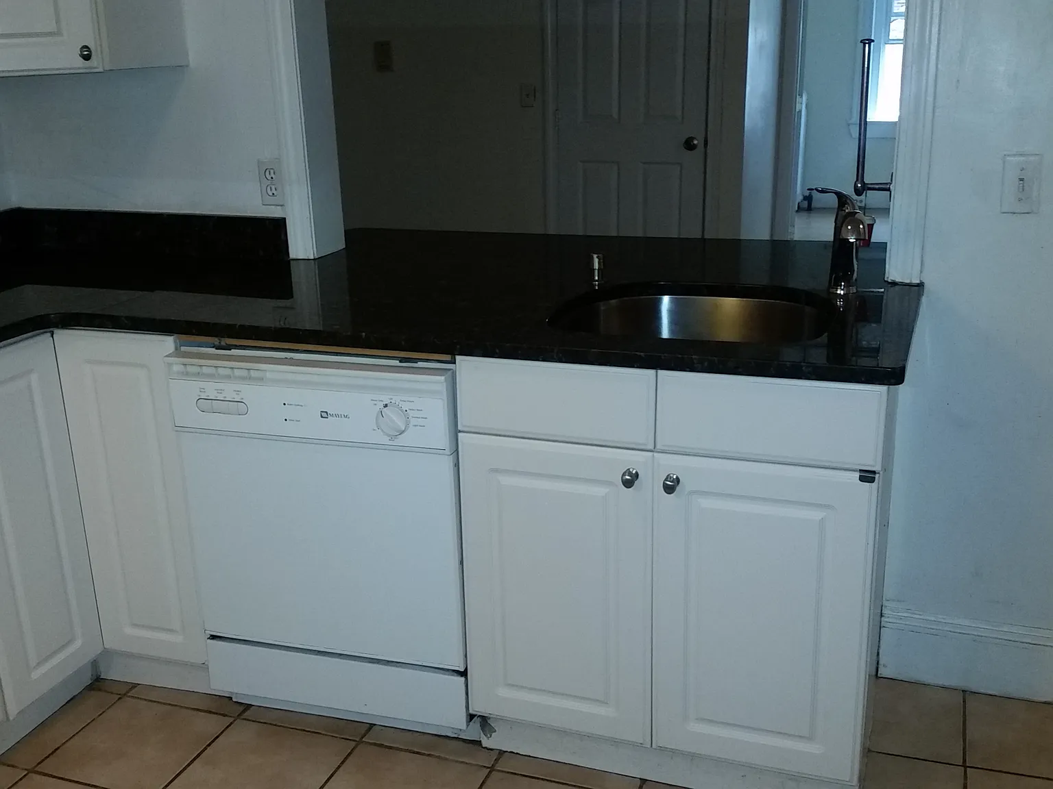 4 bed, 1.5 bath, 1025 sqft, $5,500 — Photo 3