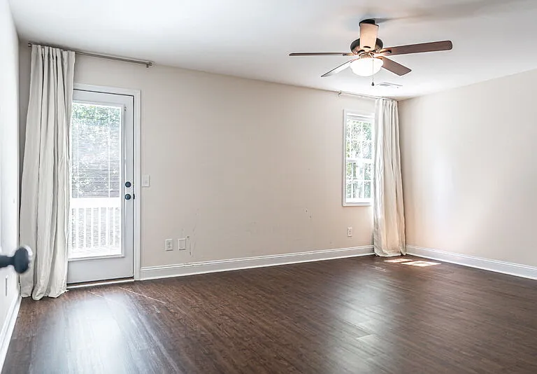 555 N Saylor St — Photo 20