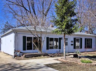 1410 Robinwood Dr, Aurora, IL
