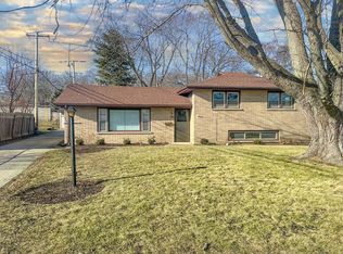 2414 Corona Rd, Waukegan, IL 60087