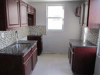 5th image of 726 Revere Ave