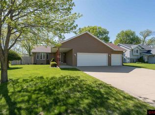 2176 Eagle Ridge Dr, North Mankato, MN 56003