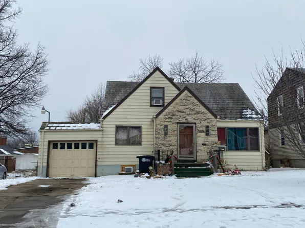 3639 W St, Omaha, NE 68107