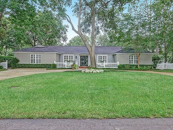 2nd image of 5525 Fair Lane Dr
