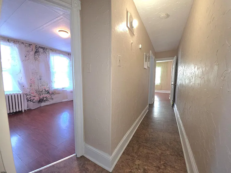 604 N Indiana Ave — Photo 30