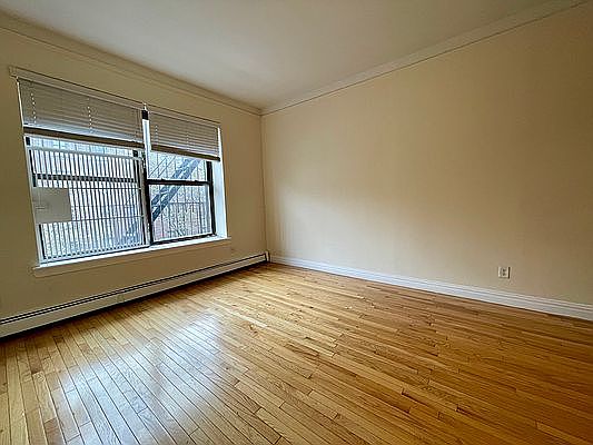 4th image of 347 Manhattan Ave APT 3B