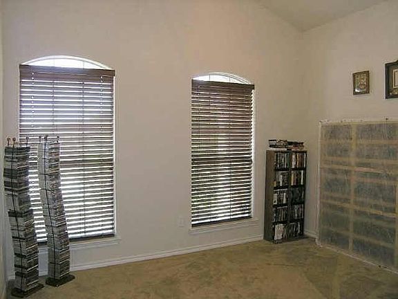 2nd image of 4057 Claymore Ln