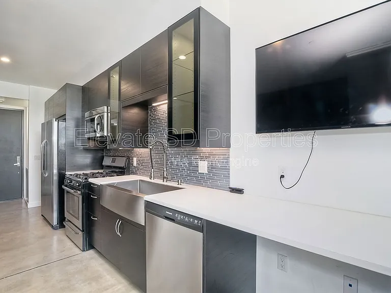 1965 Columbia St #6 — Photo 8