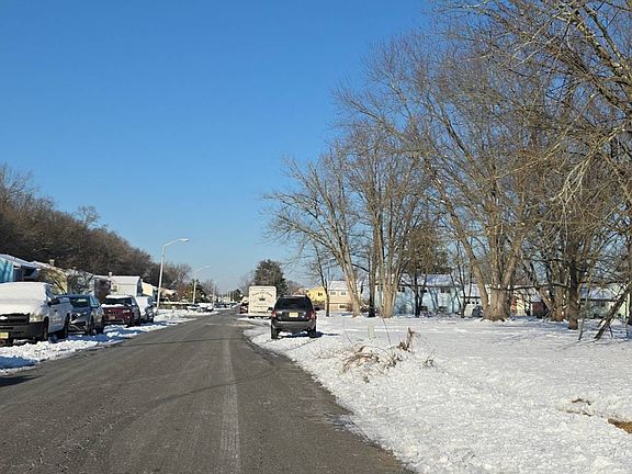 4th image of 237 University Ave