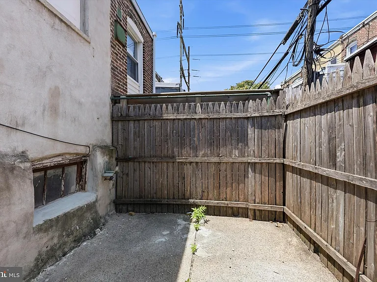 2435 Fitzgerald St — Photo 17