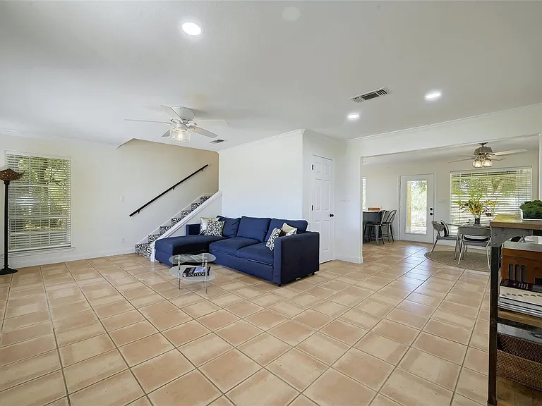 410 Hi Cir W — Photo 3