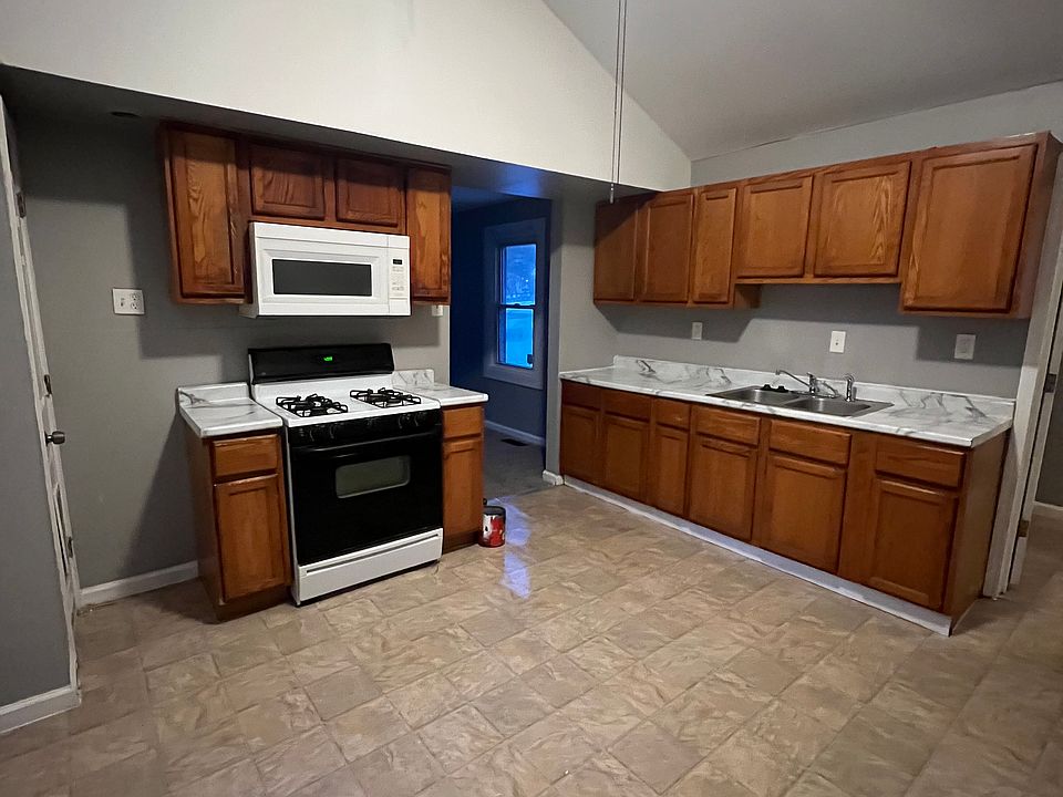 2nd image of 204 Flora Dr