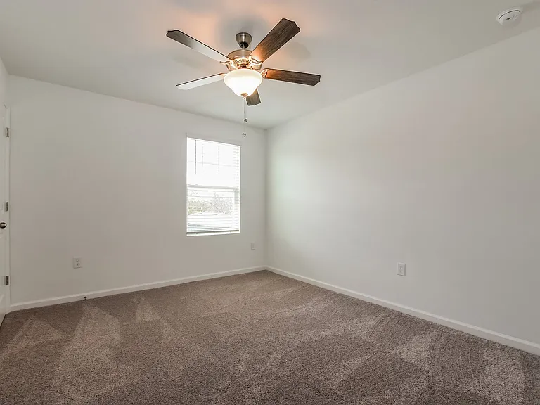 Hemingway Cir — Photo 3