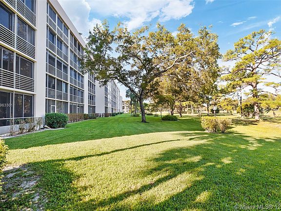 3rd image of 3503 Oaks Way APT 103