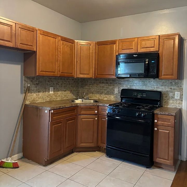 1st image of 417 15th Ave #2L