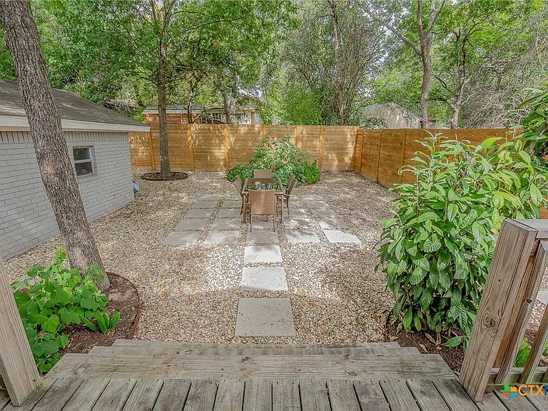 2404 Oak Crest Ave — Photo 24