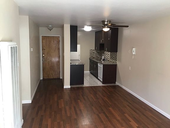 4th image of 456 Wayne Ave #22