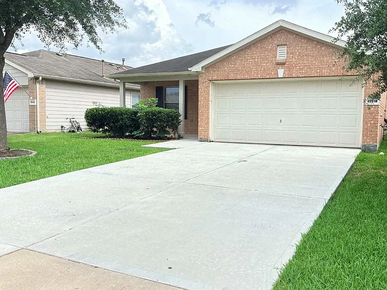 19319 Jordans Landing Ln — Photo 2