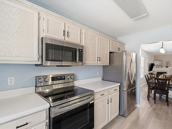 3rd image of 314 Calhoun Estates Dr