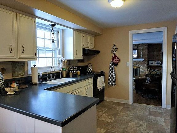 3rd image of 4951 Peppermill Ln