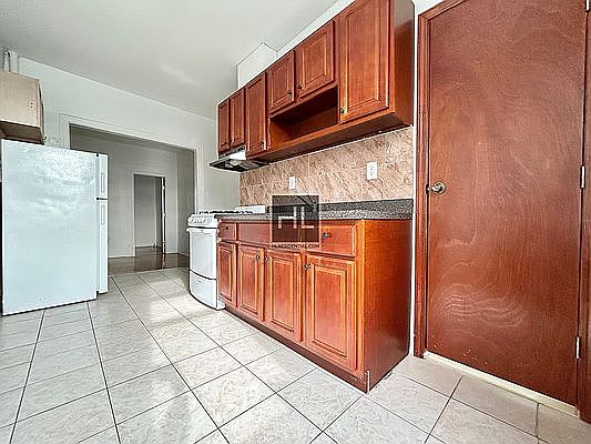 1st image of 709 Henry St APT 3R