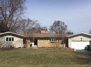 3208 W Fairway Dr, McHenry, IL 60050