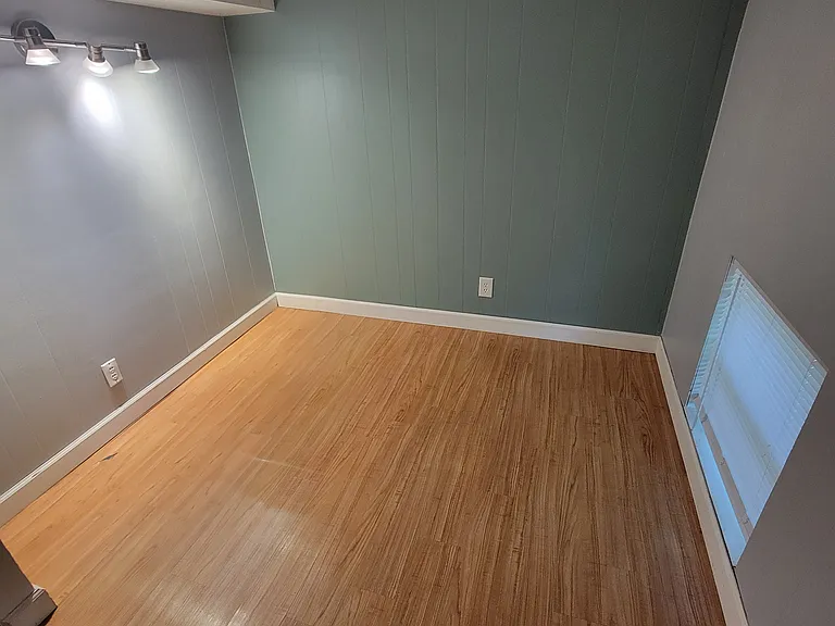 437 E Doty Ave — Photo 36