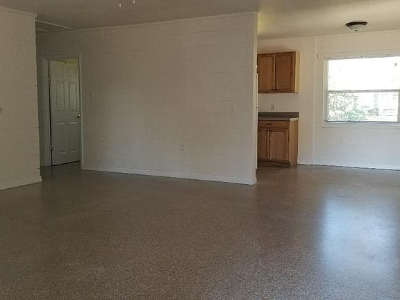 5th image of 214 Blett St