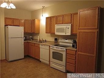 2nd image of 1590 Parkwood Dr APT 113