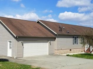 393 Indigo Ln, Somerset, PA 15501