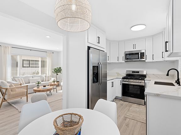 4th image of 11627 Mayfield Ave APT 10
