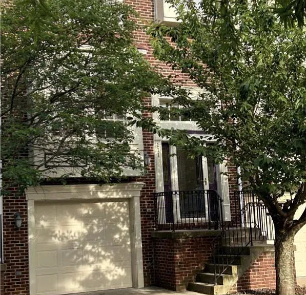 111 Maximillian Ct SW — Photo 1