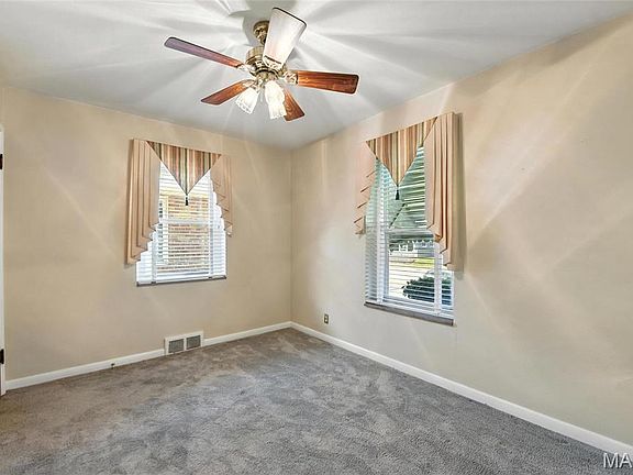 3rd image of 6912 Hampton Ave