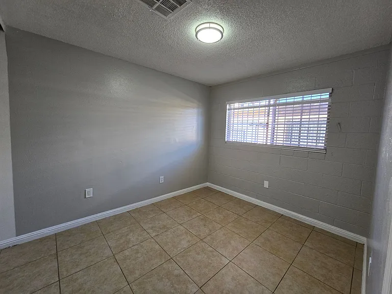 2539 N Carroll St — Photo 11