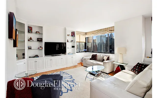 Rented by Douglas Elliman | media 14