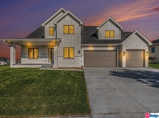 3809 S 212th St, Elkhorn, NE 68022