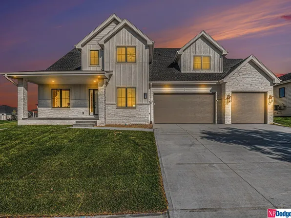 3809 S 212th St, Elkhorn, NE 68022