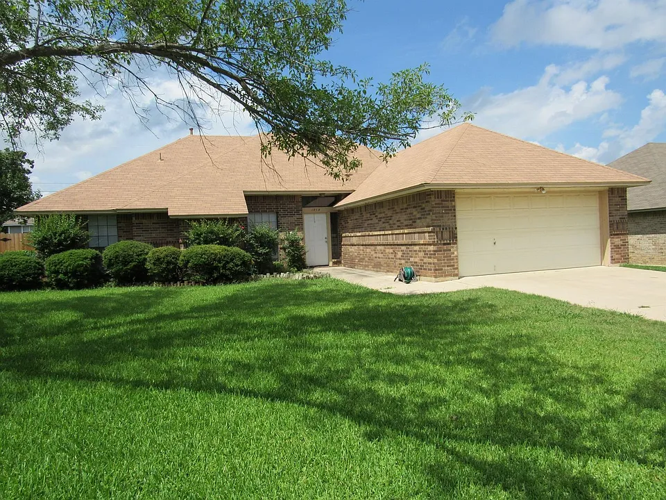 1815 Diana Ln