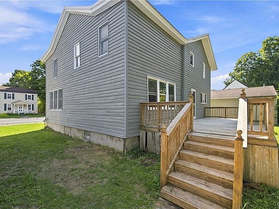 4th image of 367 Fulton St