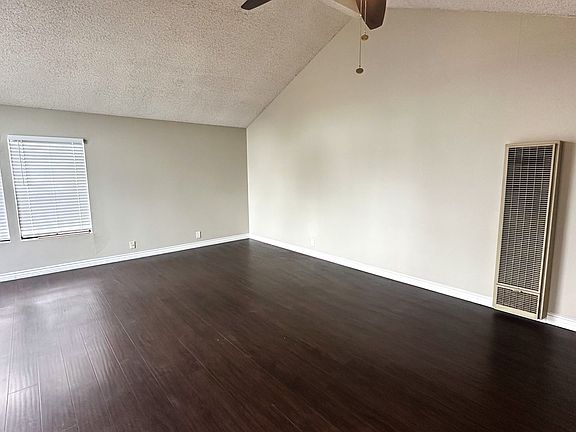 3rd image of 3101 Juniper St APT 8