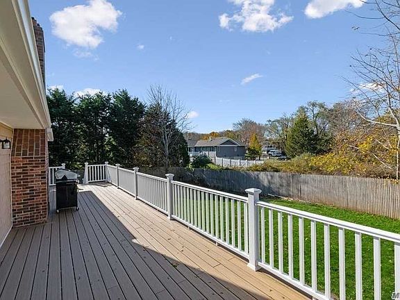 3rd image of 450 Bay Haven Ln