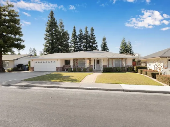 45 Lyon Ave, Sanger, CA 93657