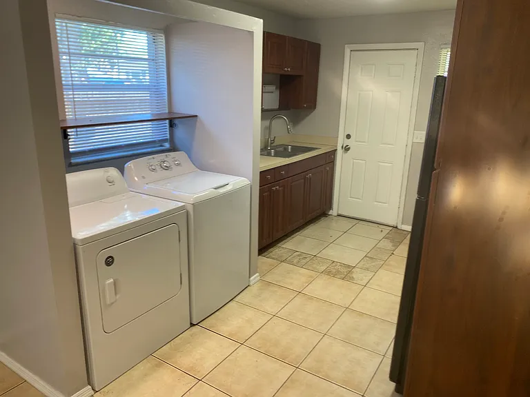 857 Lyndhurst St #D — Photo 14